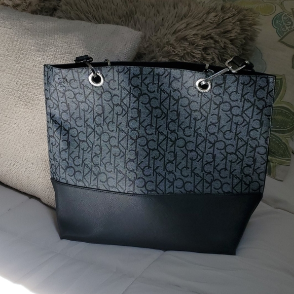 Calvin Klein Handbags - Calvin Klein large tote